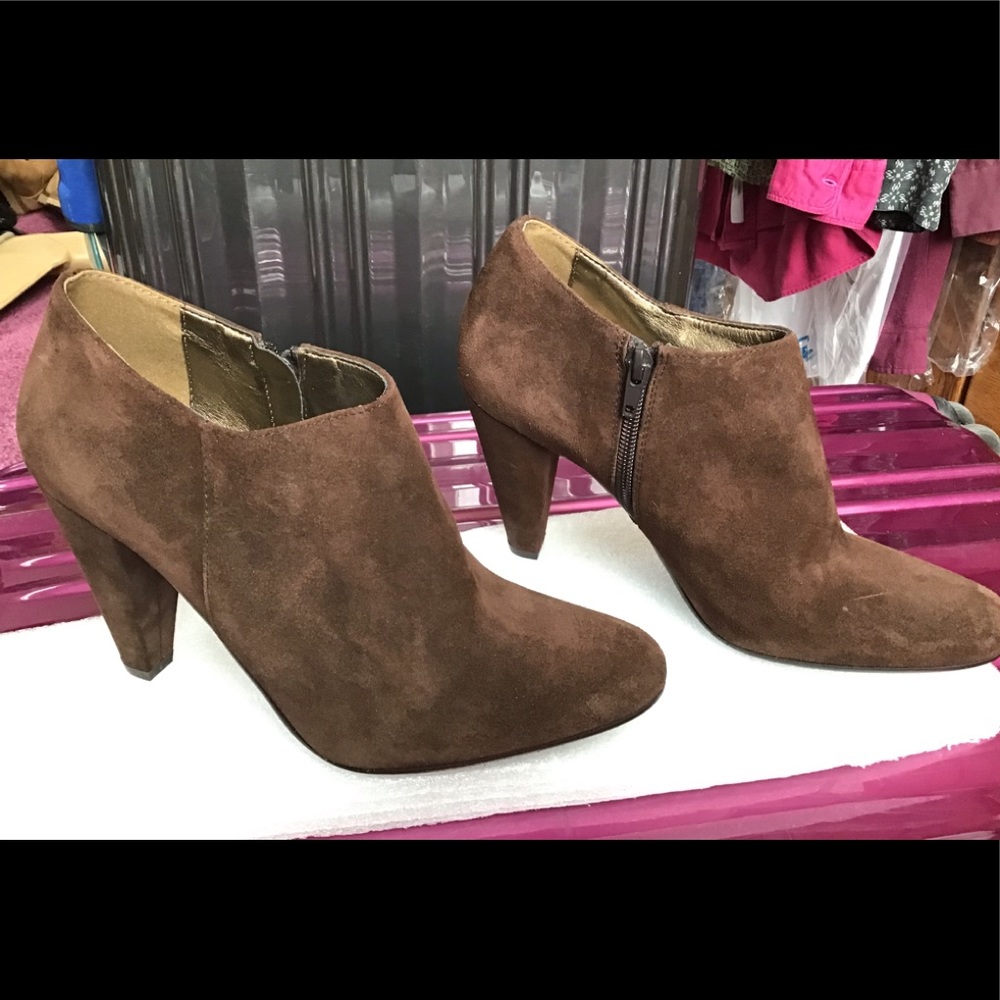 Sundance ladies suede booties 4” heels, sz 40 NWOT